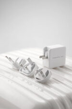 Momax ONEPlug 3-Port GaN Fast Charger 65W Ultra-Lightweight Universal (UM21) - White-48076