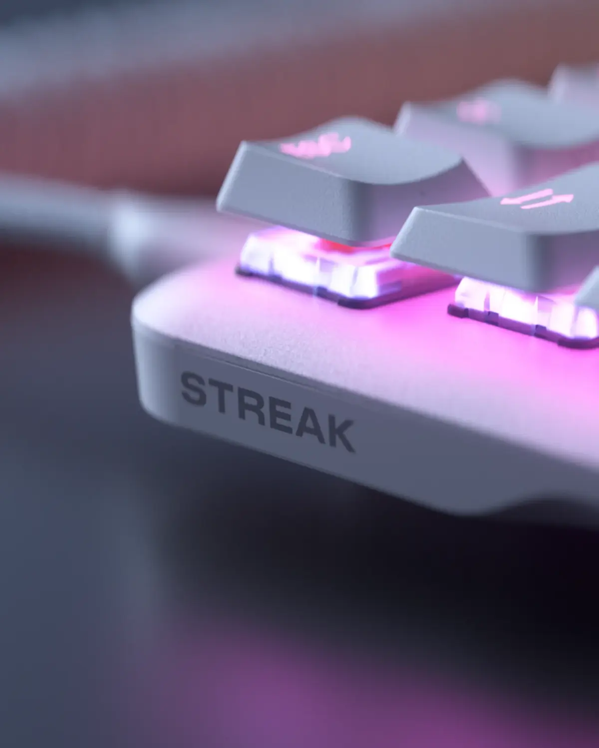 Fnatic Streak65 Lp Ultra Fast Low Profile Switches Doubleshot Pbt Key Caps 65% Compact Mechanical Keyboard - White-118409