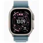 ⁦ساعة Apple Watch Ultra 3 (49 ملم)، تيتانيوم طبيعي - أزرق فاتح⁩ - الصورة ⁦2⁩